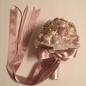 Bridal brooch bouquet off-white and pink